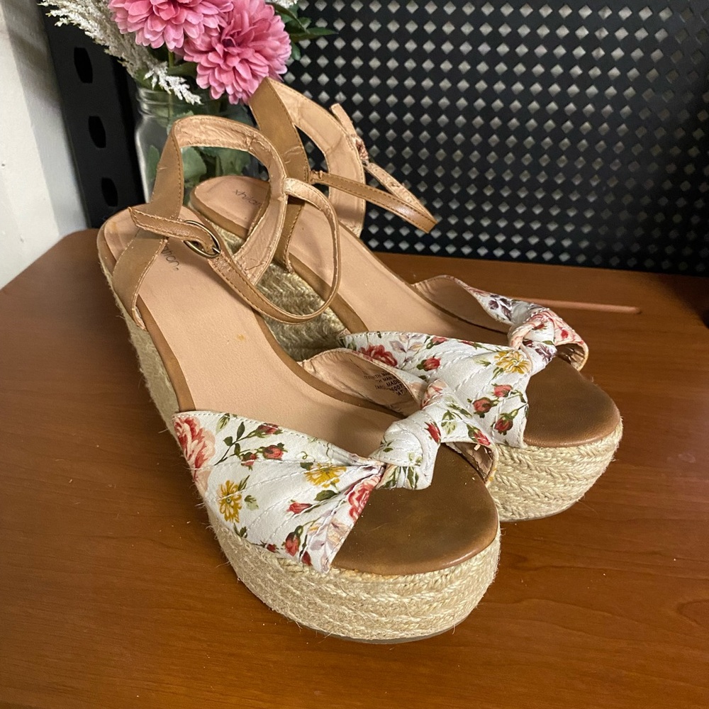 Floral Print Beach Weaved Platform Wedge Heel Shoes - Size 9 1/2